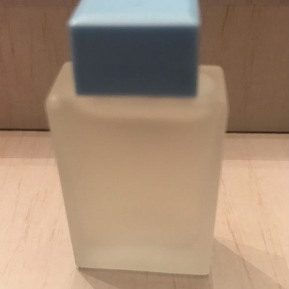 Sampler size of Dolce&Gabbana Light Blue 4.5ml/0.15 fl. oz Eau de Toilette - Picture 2 of 4